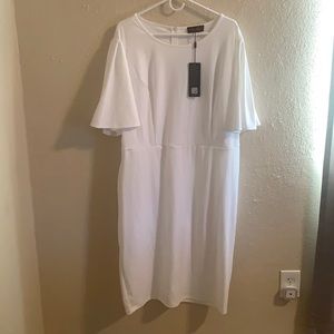 Plus size solid white dress w/bell sleeves. 22W, new with tags!